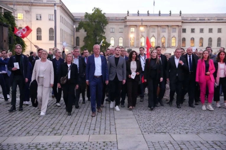 Protest u Berlinu zbog izbora predsednika pokrajinskog parlamenta iz redova AfD