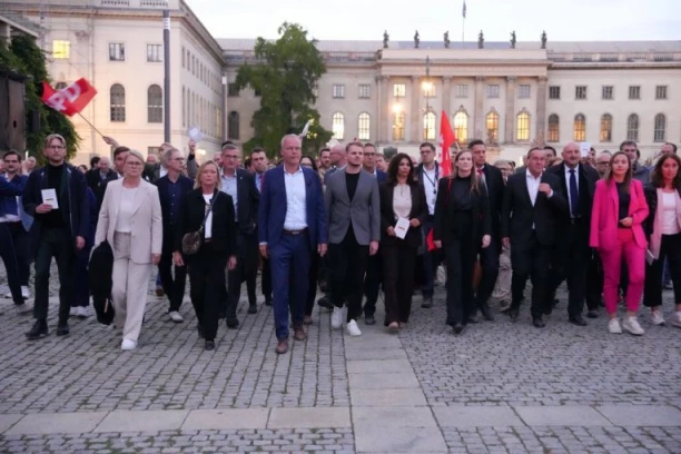 Protest u Berlinu zbog izbora predsednika pokrajinskog parlamenta iz redova AfD
