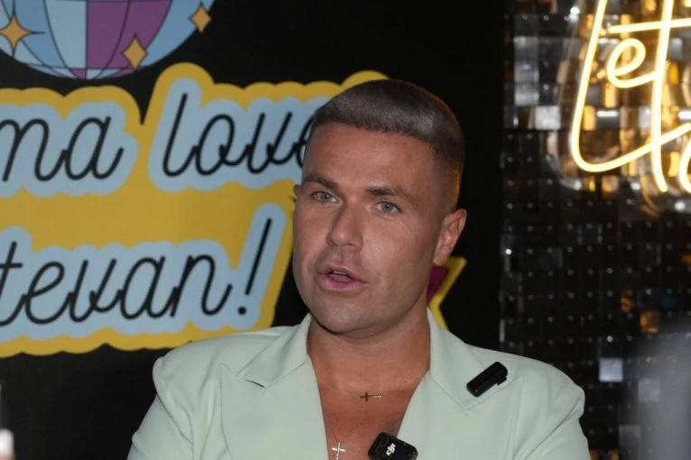 CECIN FRIZER HITNO SKINUO OVU PEVAČICU SA SPISKA GOSTIJU! Drama pred rođendan, sve je puklo neposredno pred gala proslavu!
