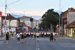 ŽUTI BLOKADERSKI SNOBOVI BI DIREKTNO NA VRAČAR, A KUĆI JEDU LUK KAO DA JE JABUKA: Blokaderka Drina Glišić kupila stan preko Vučićevog kredita za mlade!