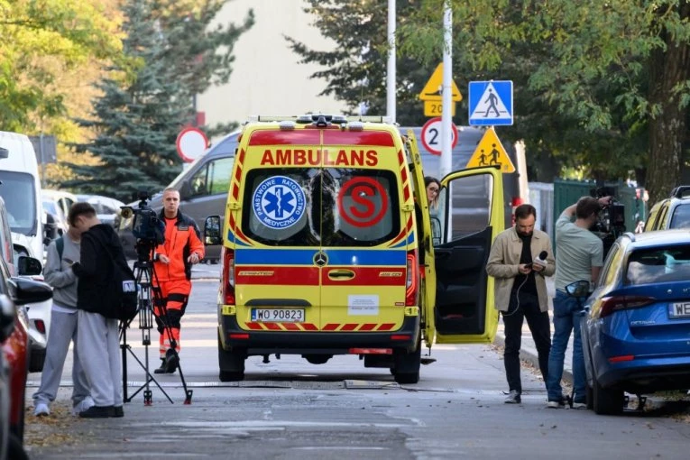 DESET OSOBA POVREĐENO U NAPADU NOŽEM U ŠKOLI! Novi detalji masakra u Poljskoj!