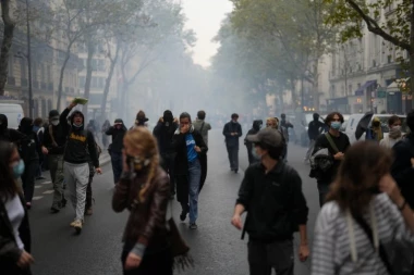 HAOS U FRANCUSKOJ NE PRESTAJE! 504 osobe privedene tokom protesta srednjoškolaca