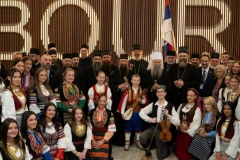 “OVO JE VAŽAN TRENUTAK ZA SRBE U AUSTRALIJI”: Patrijarh Porfirije svečano dočekan uz pesmu i trobojke u Melburnu