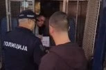SKANDAL U NIŠU: Uhapšen blokader Mateja Nikolić nakon povređivanja mlade aktiviskinje SNS: Pogledajte snimak hapšenja (VIDEO)