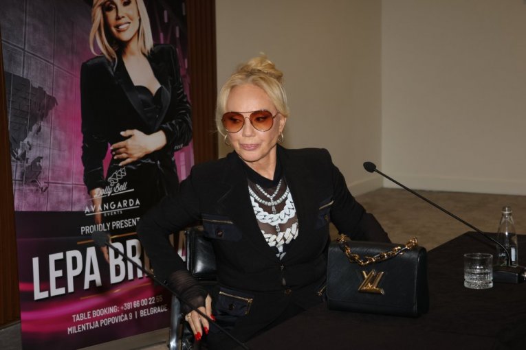 Lepa Brena