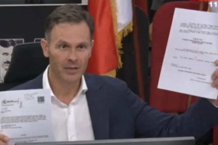 ŠOŠKIĆ DOĐE NA VLAST, ODE EVRO NA 200 DINARA! Mali: Privredna banka je 4,9 miliona dinara plaćala njegov softver mesečno! Propala je zbog neodgovorne politike