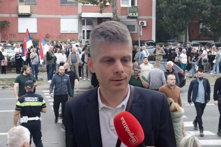 ARNO GUJON POSLAO NARODU VAŽNU PORUKU IZ KRAGUJEVCA: "Aleksandar Vučić je najbolji čuvar institucija, samim tim i naše države! (VIDEO)