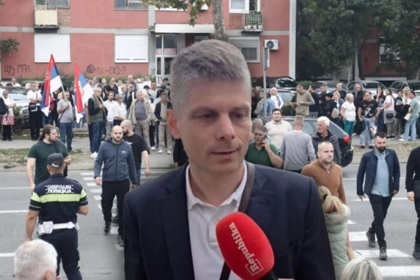 ARNO GUJON POSLAO NARODU VAŽNU PORUKU IZ KRAGUJEVCA: "Aleksandar Vučić je najbolji čuvar institucija, samim tim i naše države! (VIDEO)