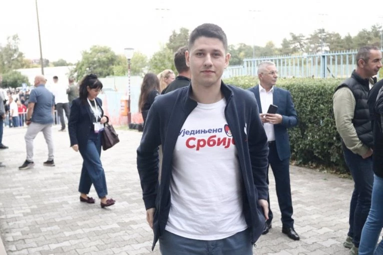 "MLADI SU NA STRANI MIRA I STABILNOSTI, POLITIKE ALEKSANDRA VUČIĆA!" Miloš Pavlović iz Kragujevca poslao jasnu poruku! (VIDEO)