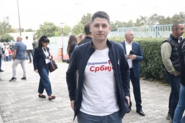 "MLADI SU NA STRANI MIRA I STABILNOSTI, POLITIKE ALEKSANDRA VUČIĆA!" Miloš Pavlović iz Kragujevca poslao jasnu poruku! (VIDEO)