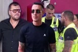 JANJUŠ DOŽIVEO POMRAČENJE, PA UNAKAZIO MATEJU ZBOG SANDRE: Obezbeđenje opkolilo Belu kuću! (VIDEO)