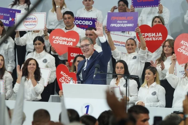 ČISTKA U VLASTI, VEĆE PLATE I PENZIJE, NOVA ULAGANJA I TVRDA DRŽAVNA POLITIKA! Ključne poruke Aleksandra Vučića sa skupa u Kragujevcu: Ovo je plan za budućnost Srbije!