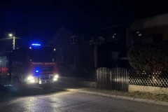 ZAPALILA SE PORODIČNA KUĆA U ČAČKU! Vatrogasci na licu mesta! (FOTO)