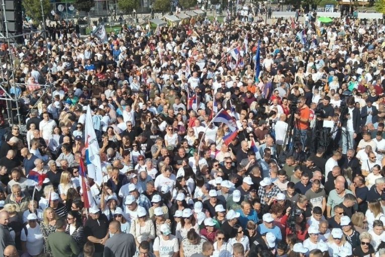 Ogroman broj ljudi u Leskovcu