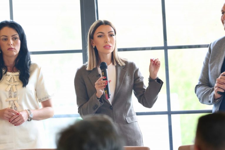 Adrijana Mesarović u poseti Mačvanskom okrugu