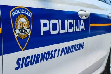 BRUTALNO IŽIVLJAVANJE U TRŽNOM CENTRU! Tinejdžeri terali mladića da klekne, pa ga tukli i sve snimali - priznali krivicu!