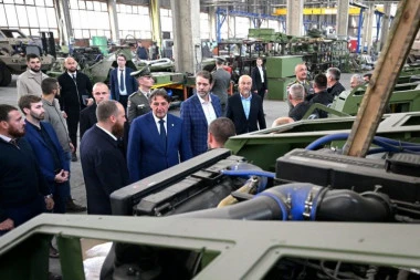 Ministar Gašić obišao fabrike odbrambene industrije u Kragujevcu! (FOTO)