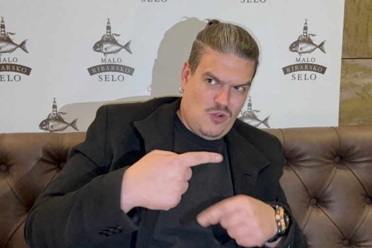 Isak Šabanović, pevač