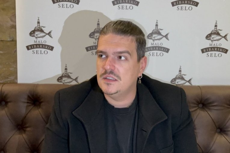 Isak Šabanović, pevač