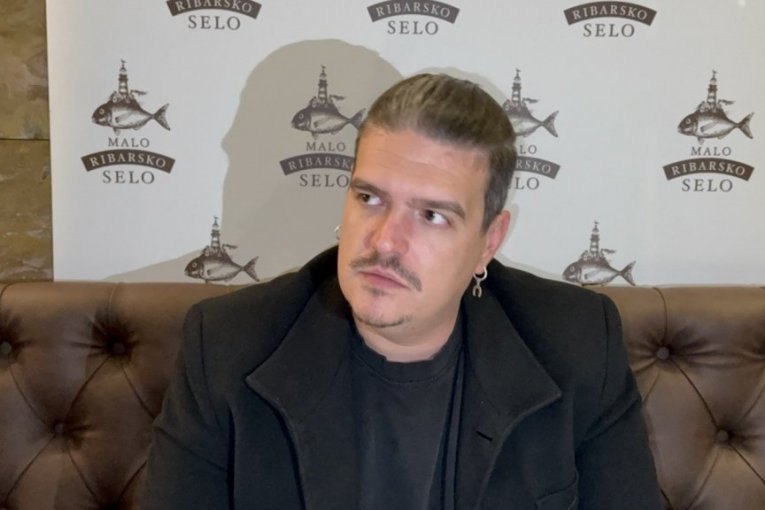 Isak Šabanović, pevač
