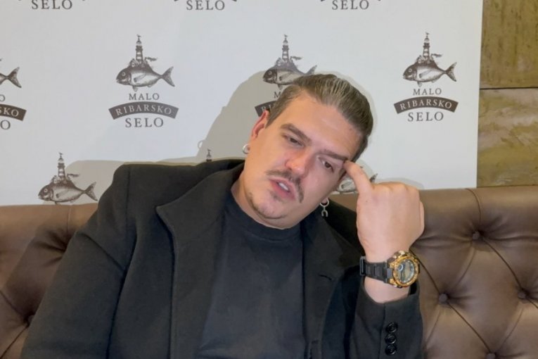 Isak Šabanović, pevač