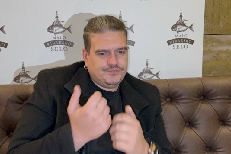 Isak Šabanović, pevač