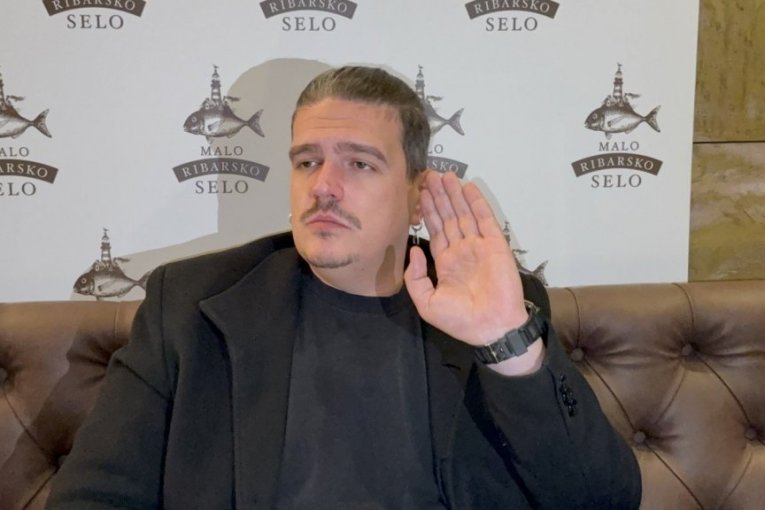 Isak Šabanović, pevač