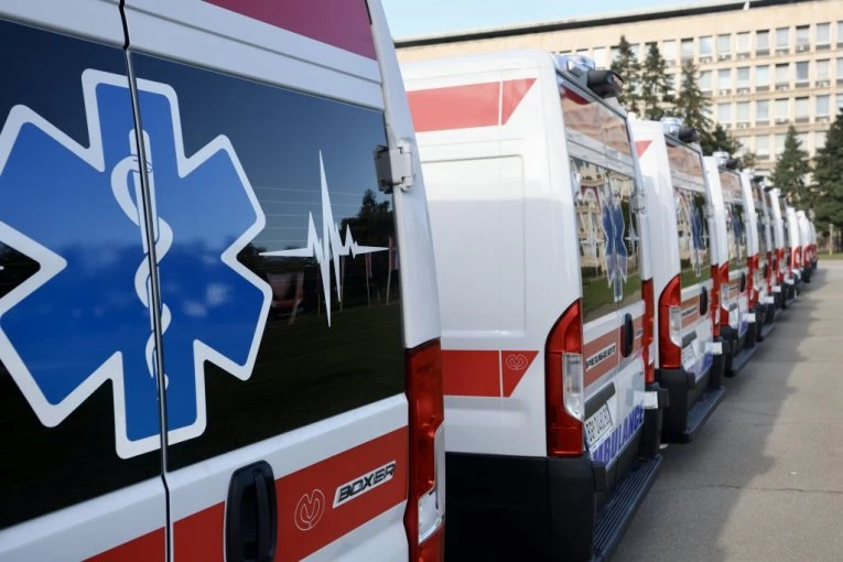 NESREĆA NA OBRENOVAČKOM DRUMU! Kašika bagera pala na radnike, poznato u kakvom su stanju