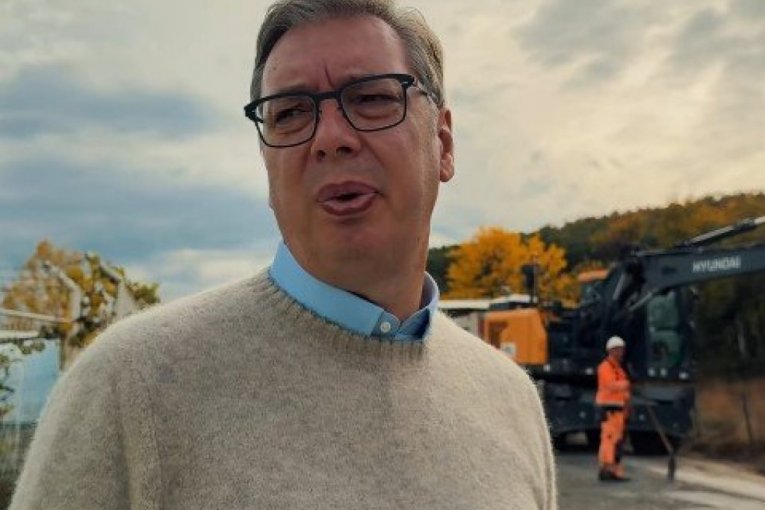 Vučić obišao radove na sanaciji puta Zlot-Podgorac