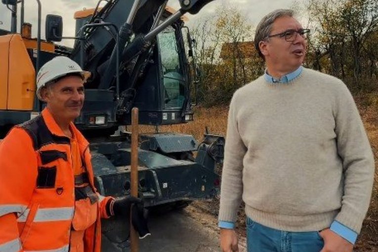 Vučić obišao radove na sanaciji puta Zlot-Podgorac