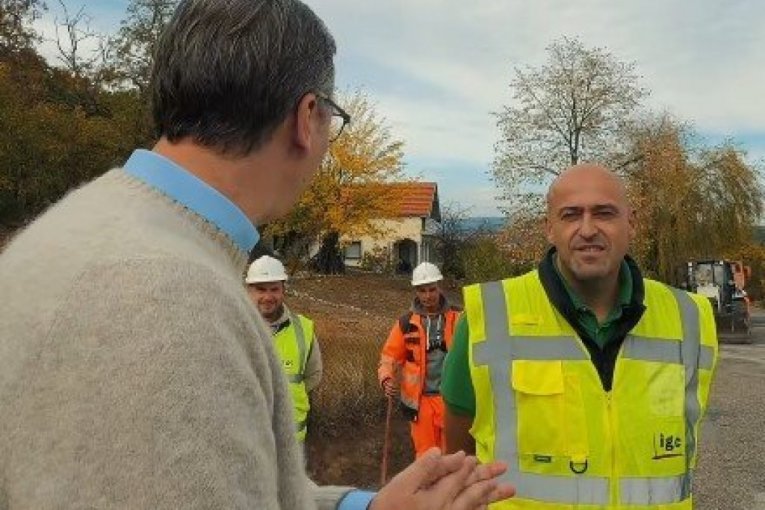 Vučić obišao radove na sanaciji puta Zlot-Podgorac