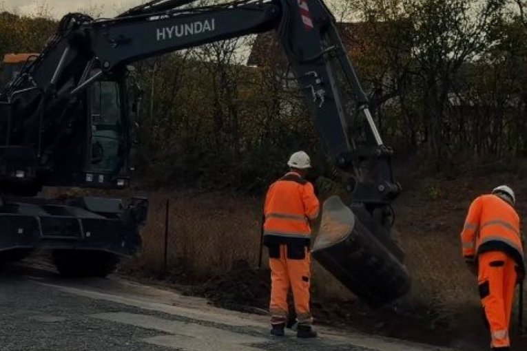 Vučić obišao radove na sanaciji puta Zlot-Podgorac