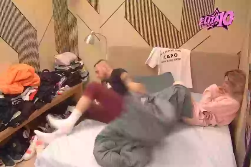CAR UNAKAZIO ANELI U KREVETU: Briznula u plač, on je šutnuo kao poslednju krpu! (VIDEO)