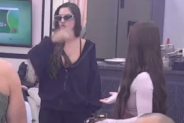 ANĐELA ĐURIČIĆ BRUTALNO NAPADNUTA U ELITI: Pojavio se ŠOK-SNIMAK haosa, porodica mora HITNO da reaguje!