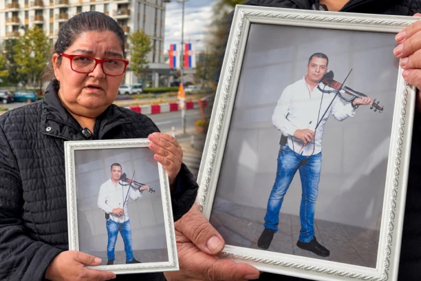 "MOJ SIN TRULI, A ONA KAŽE DA NIJE KRIVA" Majka nastradalog muzičara Dejana Mitrovića MAZI SLIKU I LIJE SUZE: Advokat ubice mi je rekao da sam NEUKA (VIDEO)