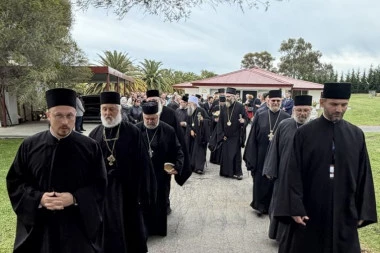 “NEĆEMO ODUSTATI OD TOGA DA SMO BRAĆA”: Patrijarh Porfirije u Manastiru Novi Kalenić uputio snažan poziv Srbima