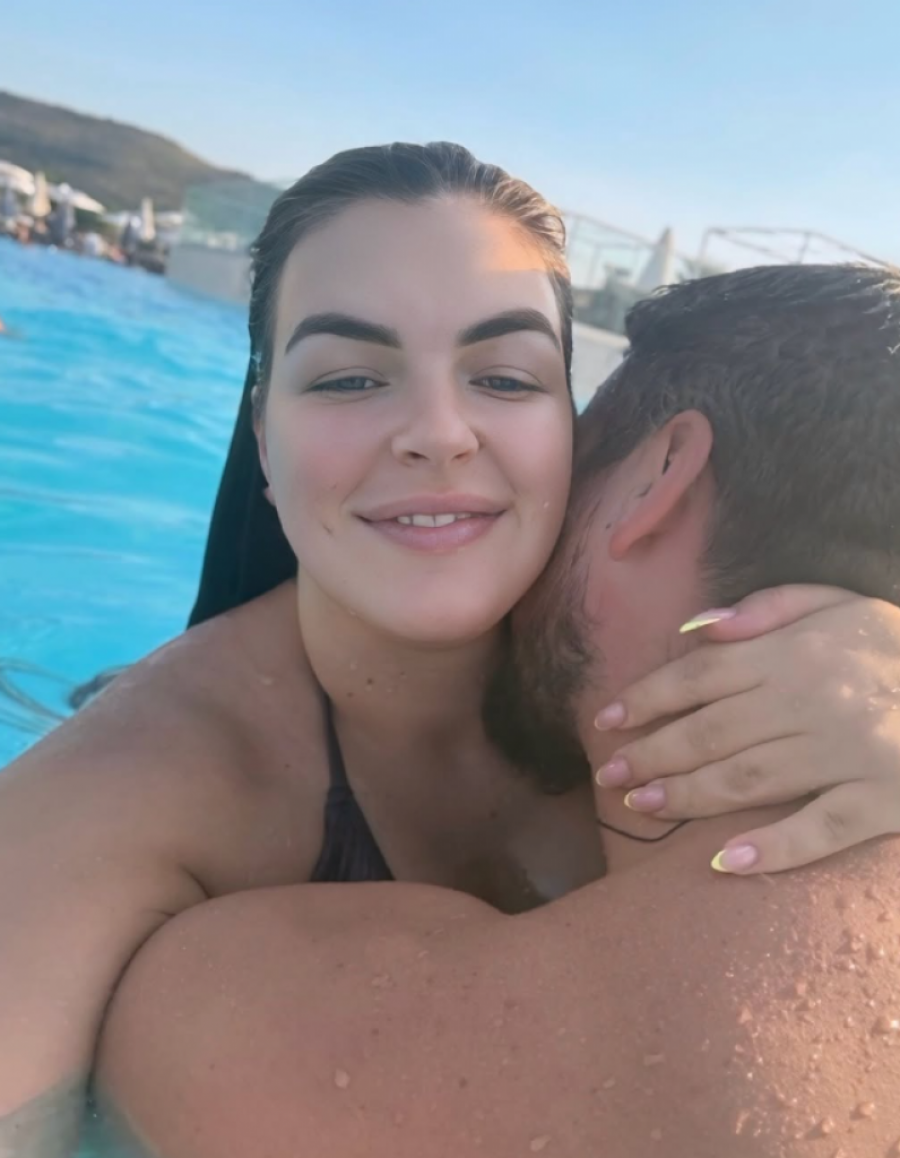 Porodila se bivša zadrugarka sinu dala moćno ime