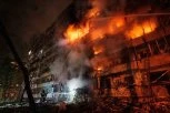 IMA MRTVIH I RANJENIH! Izvedeni BRUTALNI udari širom Ukrajine, kuće u PLAMENU! (VIDEO)