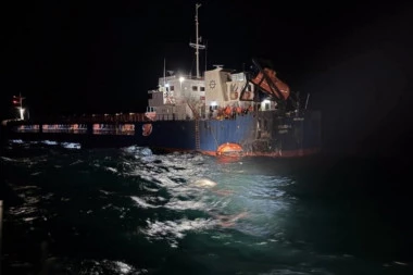 EKOLOŠKA KATASTROFA U CRNOM MORU: Više od 20 kontejnera sa opasnim materijama palo u more!