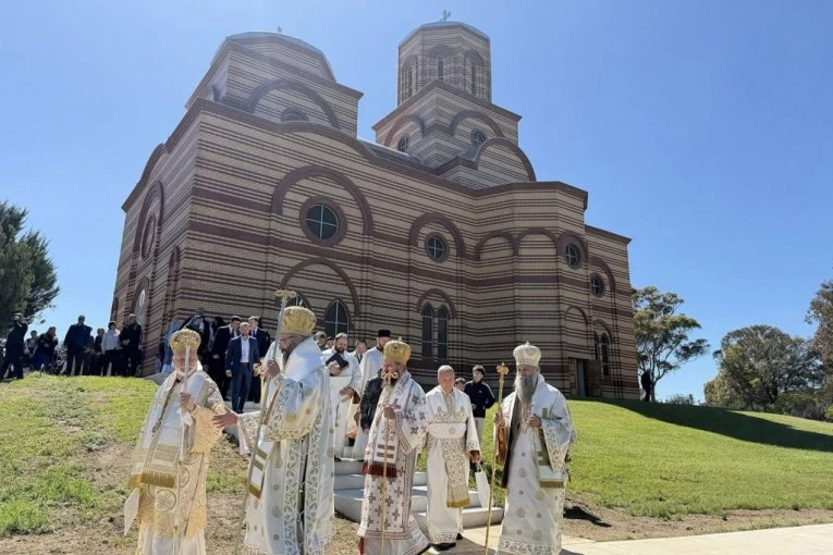 “NE BOJ SE NI SMRTI NI NEPRIJATELJA”: Patrijarh Porfirije služio liturgiju na Pokrov Presvete Bogorodice u Manastiru Novi Kalenić u Australiji