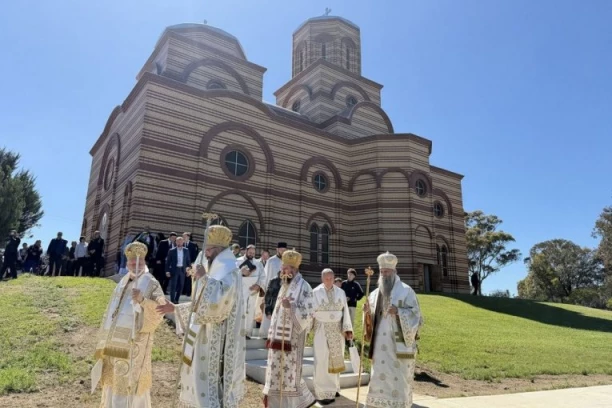 “NE BOJ SE NI SMRTI NI NEPRIJATELJA”: Patrijarh Porfirije služio liturgiju na Pokrov Presvete Bogorodice u Manastiru Novi Kalenić u Australiji