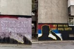 SKANDAL U NIŠU: PREKREČEN MURAL RATKA MLADIĆA, OSVANULA PAROLA "STUDENTI POBEĐUJU" (FOTO, VIDEO)