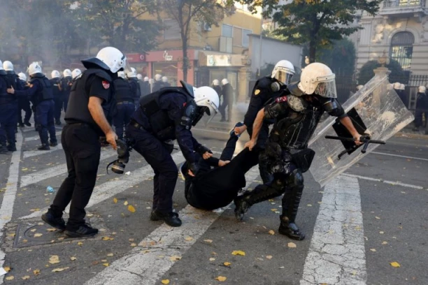 Albanija u paklu demonstracija! Povređeno najmanje 11 osoba