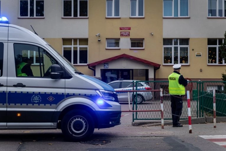 NIZ NAPADA NOŽEM DIGAO ZEMLJU NA NOGE! Policija pregledala gotovo 138.000 ŠKOLA, uhapšene 183 osobe!