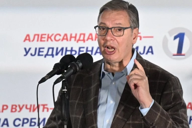 "BORIĆU SE DOK DIŠEM PROTIV ONIH KOJI SU NAM ZEMLJU VEĆ UNIŠTILI!" Moćna Vučićeva poruke odjeknula Srbijom! (VIDEO)