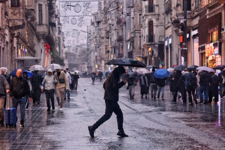 U SRBIJI DANAS POTOP!  RHMZ izdao novo upozorenje, stižu obilne padavine, evo gde će BITI NAJKRITIČNIJE