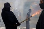 HOROR U TIRANI! Demonstranti pale policajce, snimak pripadnika "Škorpiona" u plamenu frapirao svet! (UZNEMIRUJUĆI VIDEO)