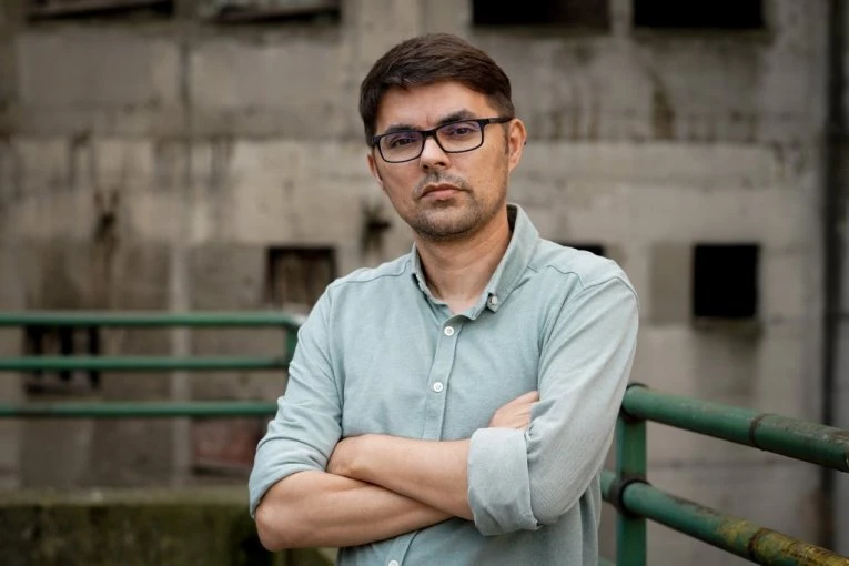 PETPARAČKI PISAC BLOKADER NAPADA DRŽAVU!  Blokader koji sanja o uspehu bez rada i znanja