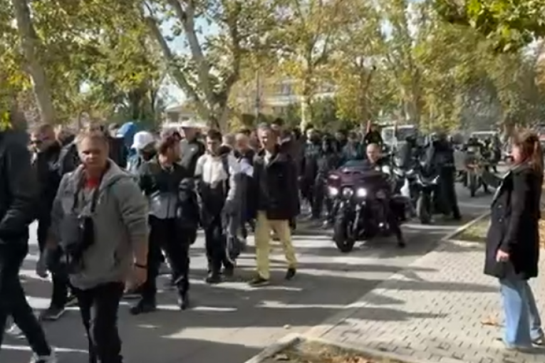 Mladi krenuli na put ka Novom Sadu
