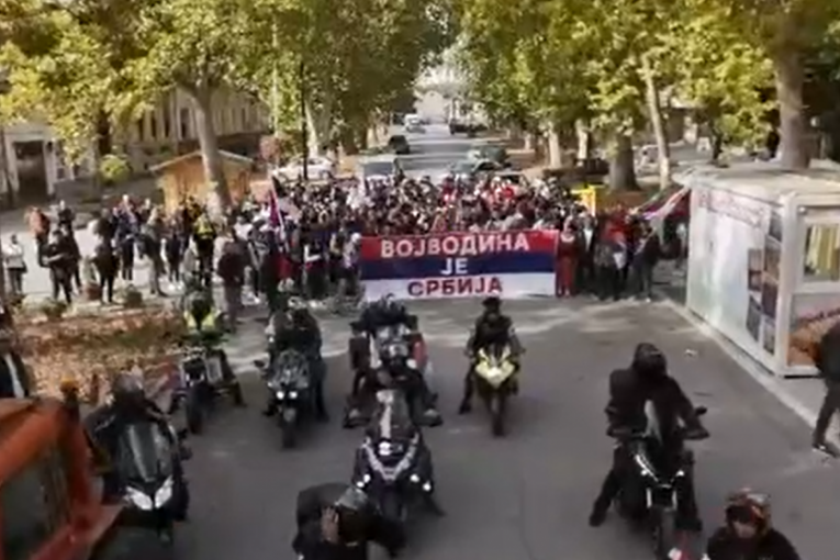 Mladi krenuli na put ka Novom Sadu
